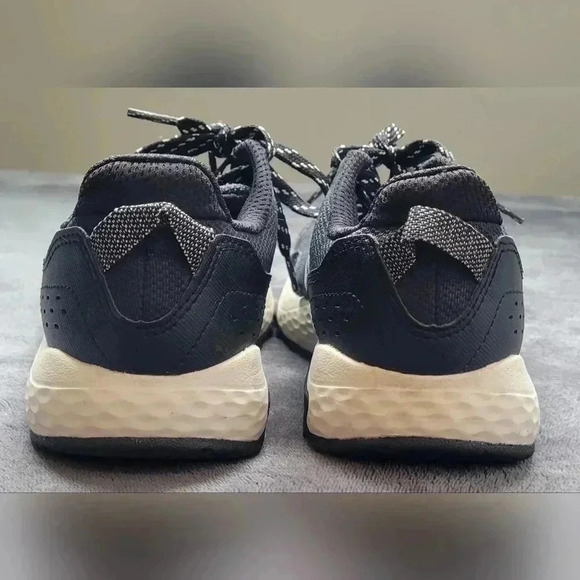 NEW BALANCE 410 v8 Trail Running Shoes BLK & WHITE Womens Size 6.5 - Picture 11 of 13